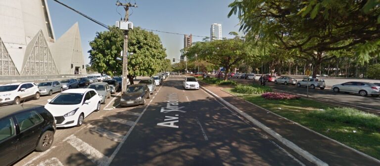 Avenida Tiradentes em Maringá tem trecho interditado