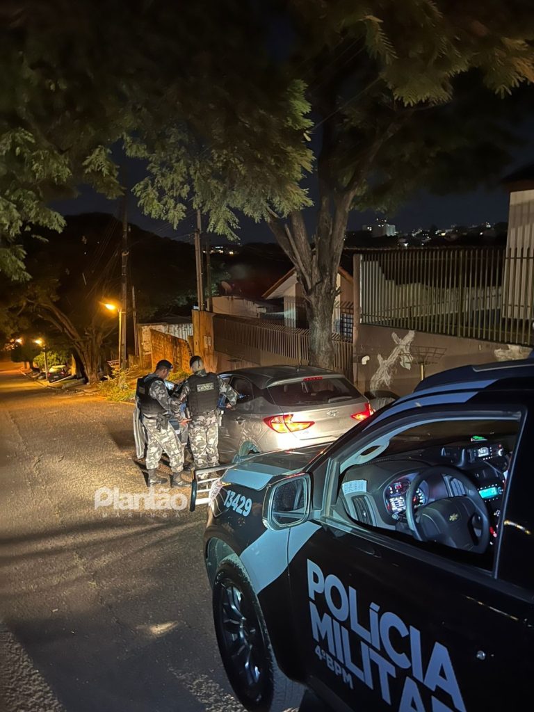 Rouba carro e foge com criança dentro