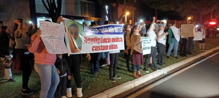 Após duas mortes parentes protestam contra negligência de hospital