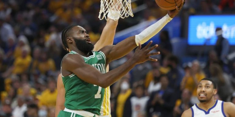 Boston Celtics sai na frente contra o Golden State