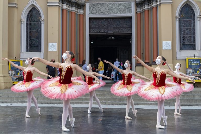 Descentralização leva arte e                                    cultura para cidades do interior do estado