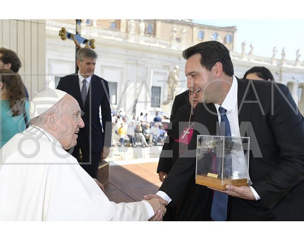 Ratinho Junior se encontra com Papa Francisco no Vaticano