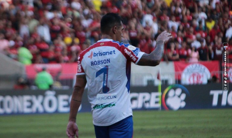 Fortaleza bate Fla no Maracanã