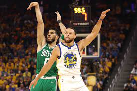 Warriors vence Celtics e empata a série