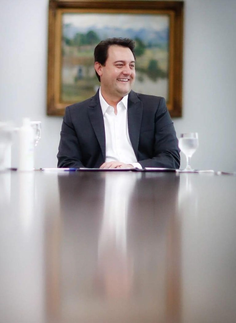 Governador Ratinho exalta geração de empregos, crescimento na educação e volume bilionário de investimentos no Paraná