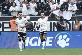 Corinthians vence e volta à liderança