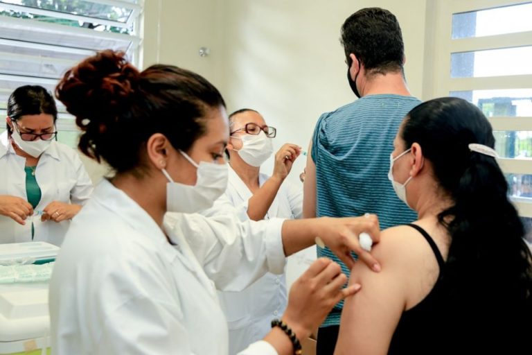 Maringá inicia 4ª dose contra Covid-19 para pessoas com 50 anos ou mais