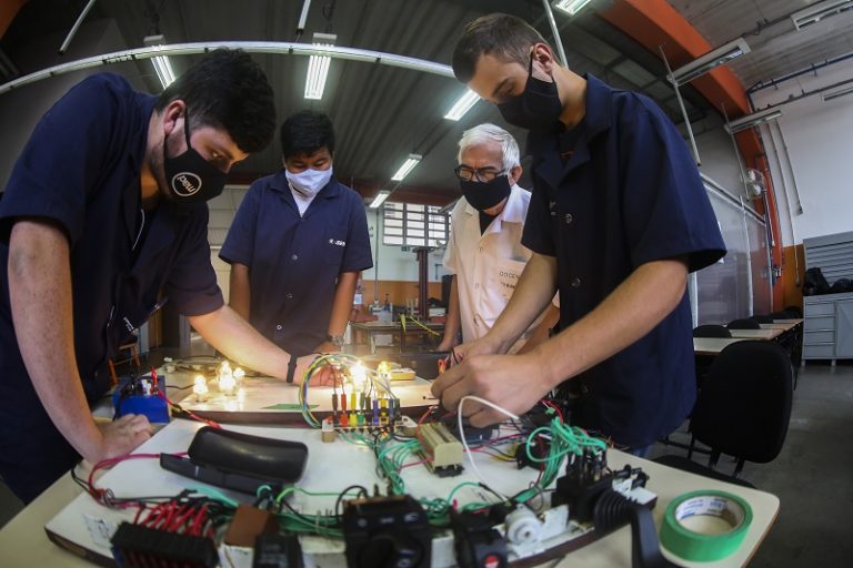 Senai Paraná tem vagas gratuitas para cursos técnicos
