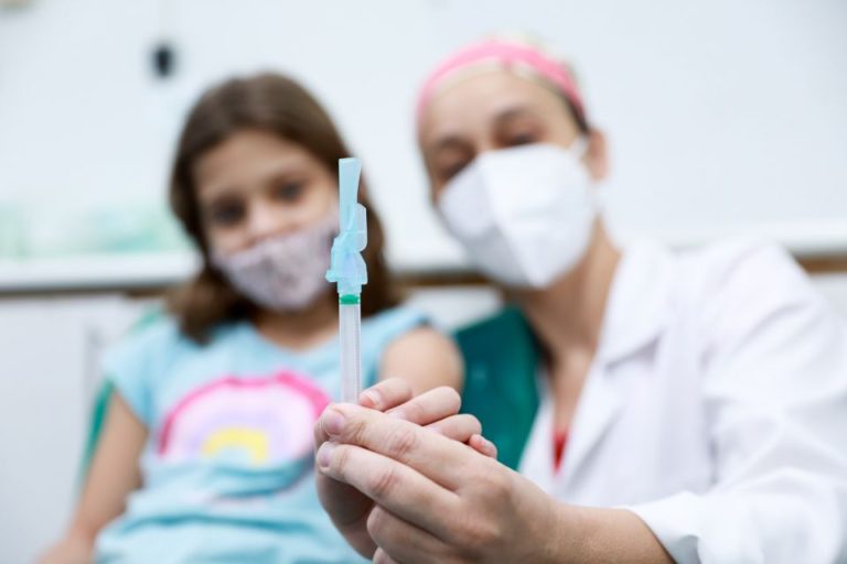 Prefeitura de Maringá aplica mais de 2,5 mil doses de vacina no ′Dia D′