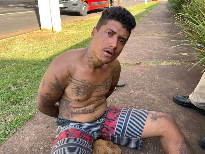 Homem vem cometer vingança, mas acaba baleado e preso