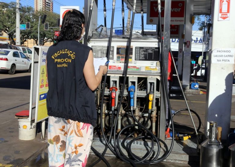 Procon aponta diferença de até 29% no preço dos combustíveis