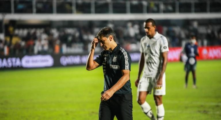 Santos demite Fabián Bustos