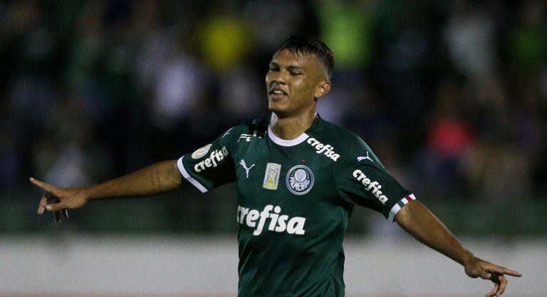 Palmeiras reassume a liderança