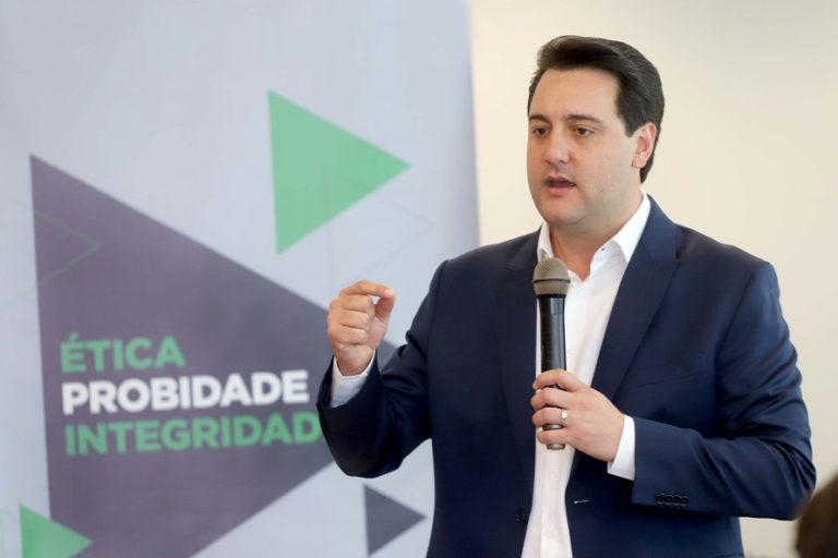Ratinho Junior amplia vantagem e deve ser reeleito em primeiro turno
