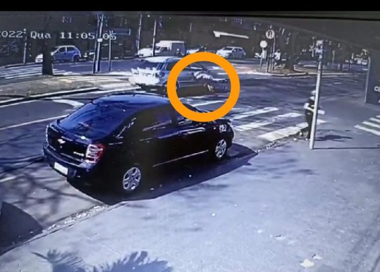 Idosa é atropelada na faixa de pedestre