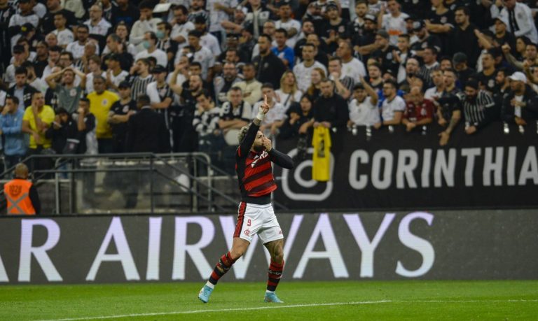 Flamengo vence o Corinthians