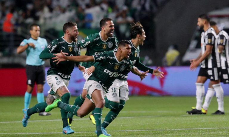 Palmeiras segura empate e se classifica nos pênaltis