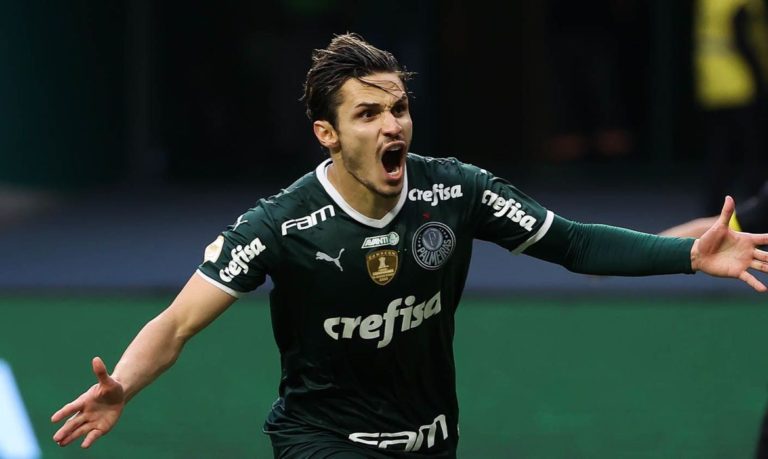 Palmeiras vence e se isola na liderança do Brasileirão