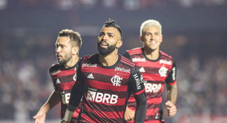 Flamengo vence o São Paulo e sai com a vantagem