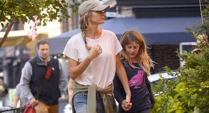 Gisele Bündchen é vista novamente sem aliança de casamento 