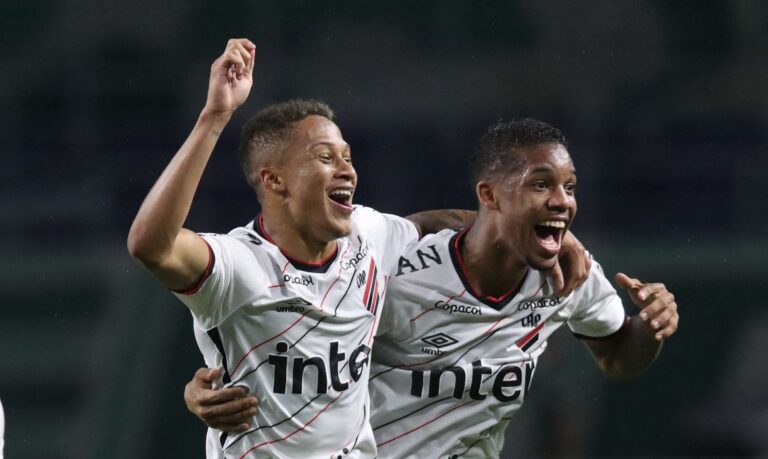 Athletico elimina o Palmeiras e vai à final