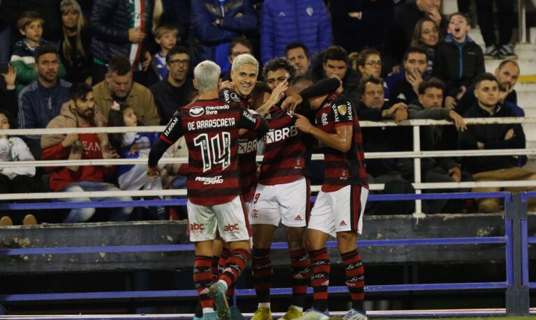 Pedro brilha e comanda goleada do Flamengo sobre Vélez