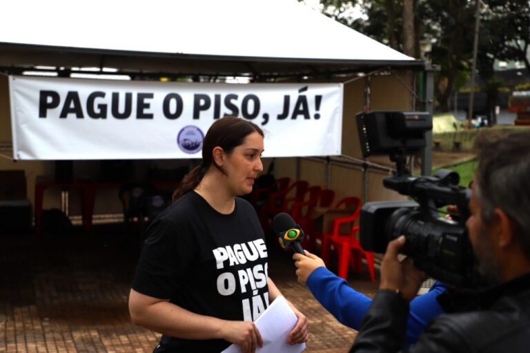 Profissionais de enfermagem realizam mobilização em Maringá
