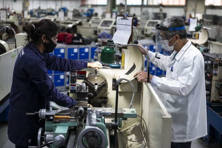 Formação continuada abre portas para o mercado de trabalho