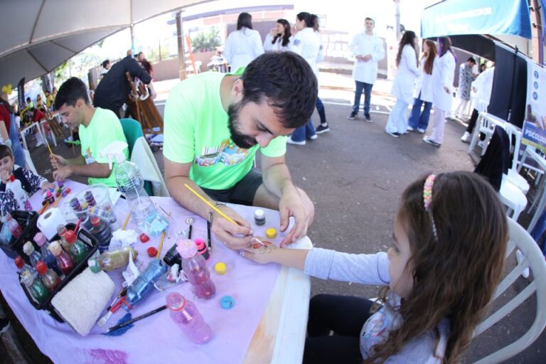 Conjunto Requião recebe ′Cidadania nos Bairros′, ′Moeda Verde′ e lançamento do ′Programa Criança Protegida′ 