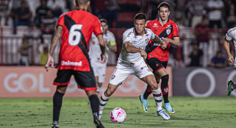 Atlético-GO vence o Fluminense
