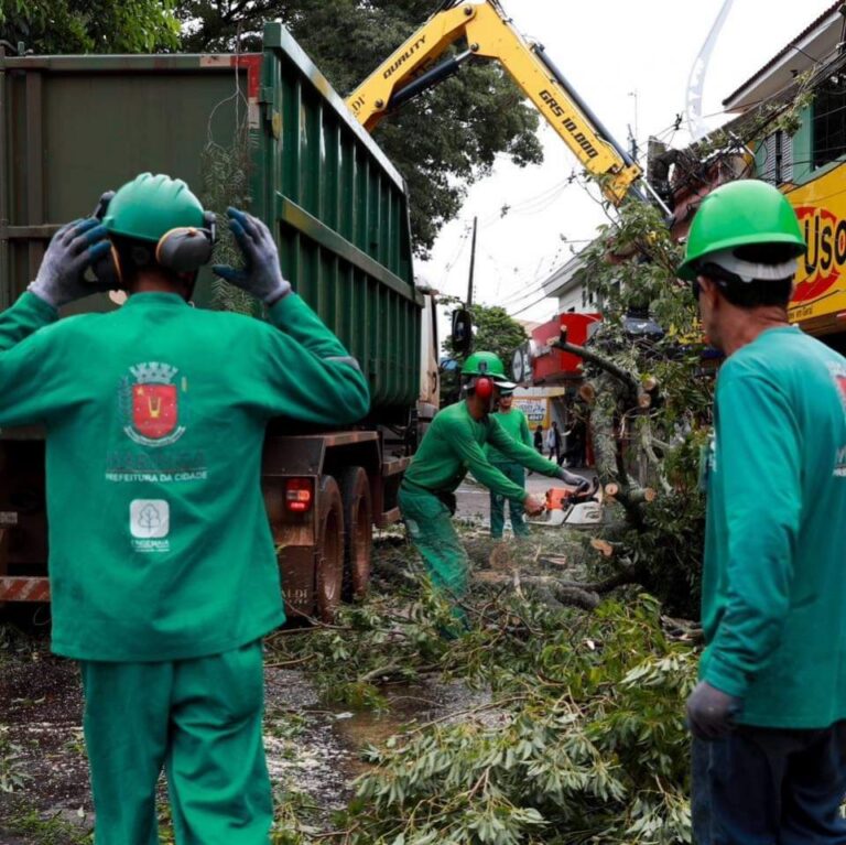 Prefeitura trabalha para desobstrução e limpeza das vias após temporal