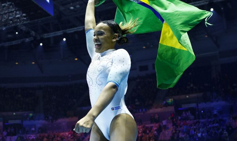 Rebeca Andrade conquista o ouro no Mundial