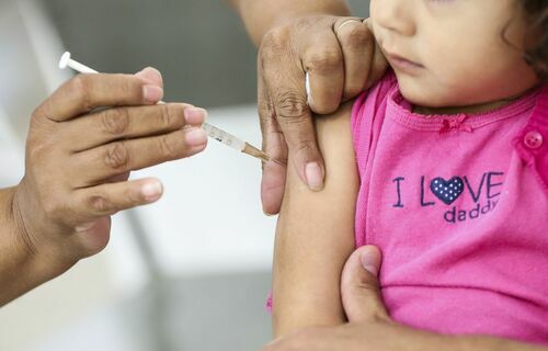 Vacinação contra Covid-19 é ampliada para bebês de seis meses a três anos