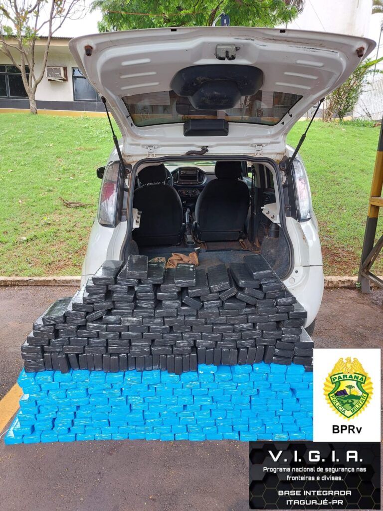 <strong>PRE apreende carro com quase 300 kg de maconha</strong>