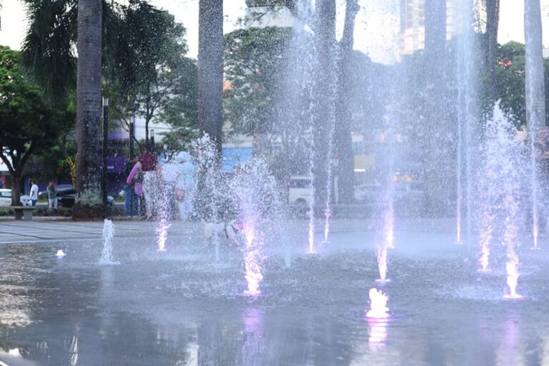 Prefeitura divulga horário de funcionamento dos chafarizes da Praça Napoleão Moreira da Silva