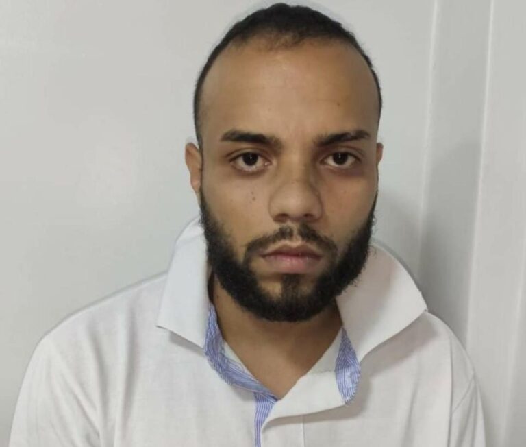 <strong>Detento é algemado por assalto no retorno da “saidinha”</strong>