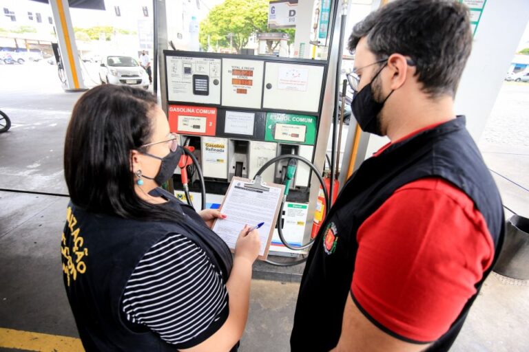 Procon identifica diferença de até 20,82% no preço do combustível