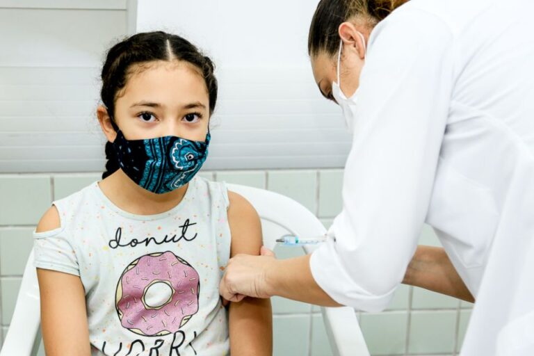 Saúde inicia vacinação da 3ª dose contra Covid-19 em crianças de 11 anos