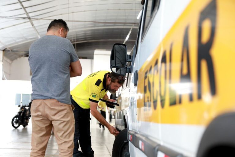 Prefeitura de Maringá realiza vistoria em veículos do transporte escolar 