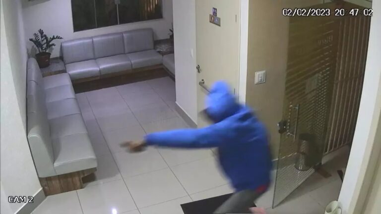 <strong>Assaltante invade clínica e agride médico a socos e pontapés</strong>