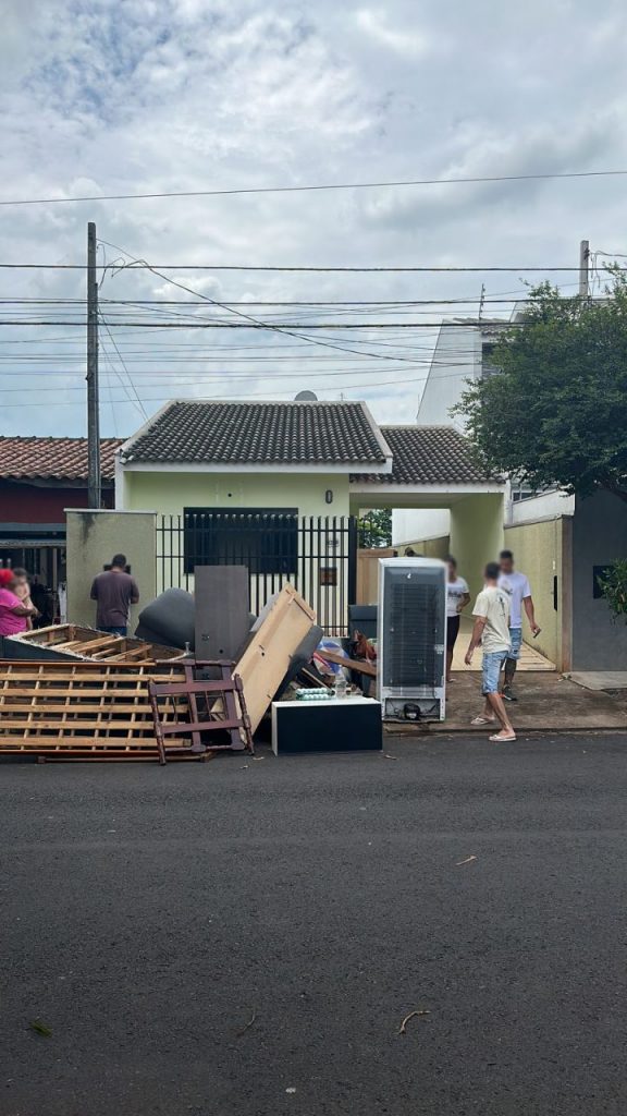 <strong>Família invasora é retirada de imóvel pelo proprietário</strong>