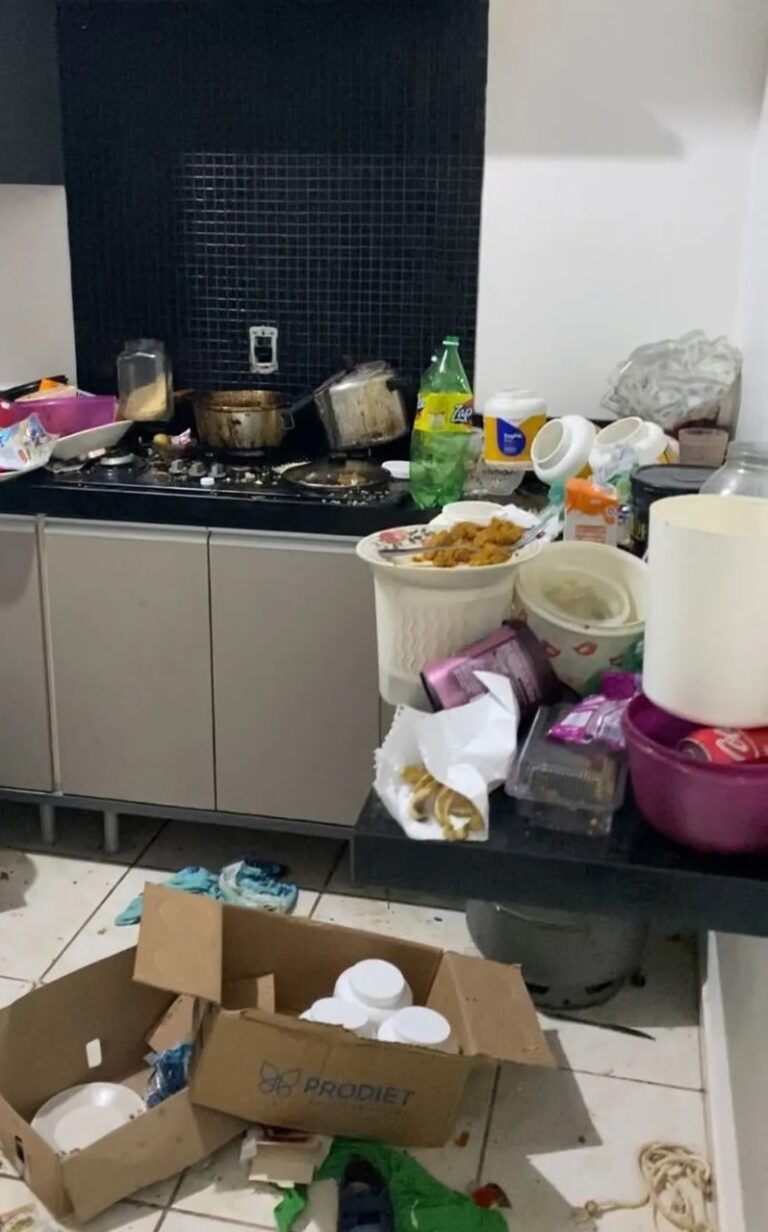 <strong>Crianças são abandonadas em meio a fezes</strong>