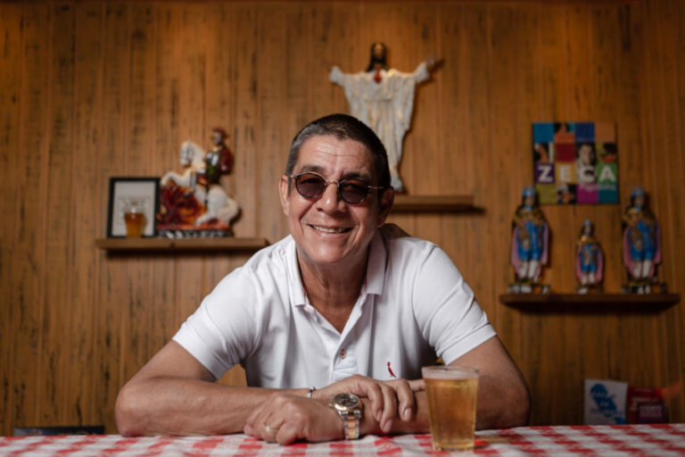 Zeca Pagodinho quer cerveja de graça para público durante desfile