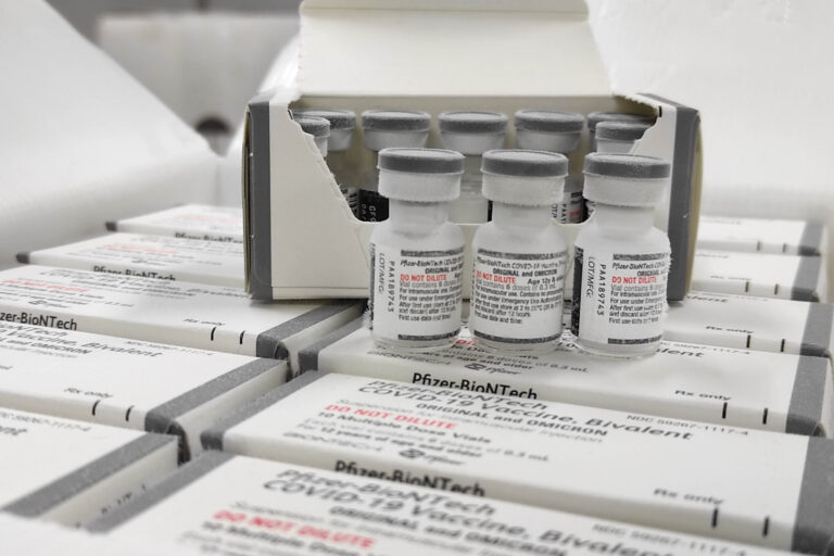 Vacina bivalente contra Covid-19 começa a ser aplicada nesta quarta