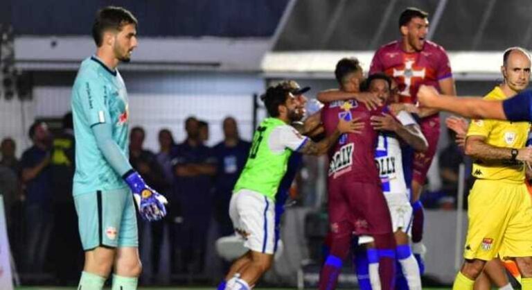 Água Santa faz história, elimina RB Bragantino e está na final