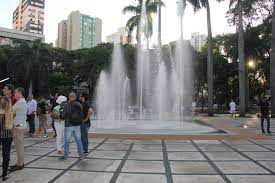Empresa interdita Praça Napoleão Moreira para resolver problemas