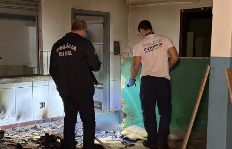 <strong>Homem encontra corpo carbonizado em escola desativada</strong>