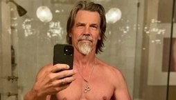 Josh Brolin surpreende internautas ao posar nu em suas redes sociais