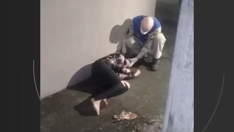 <strong>Jovem é agredida na rua e tem cabelo cortado com faca</strong>