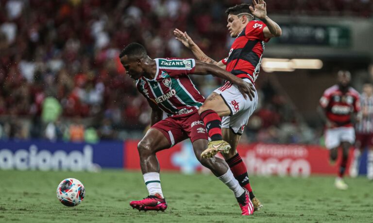 Flamengo sai na frente do Fluminense